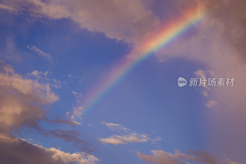 塞古罗港，Arraial D'ajuda-Rainbow在巴西巴伊亚，在戏剧性的日落